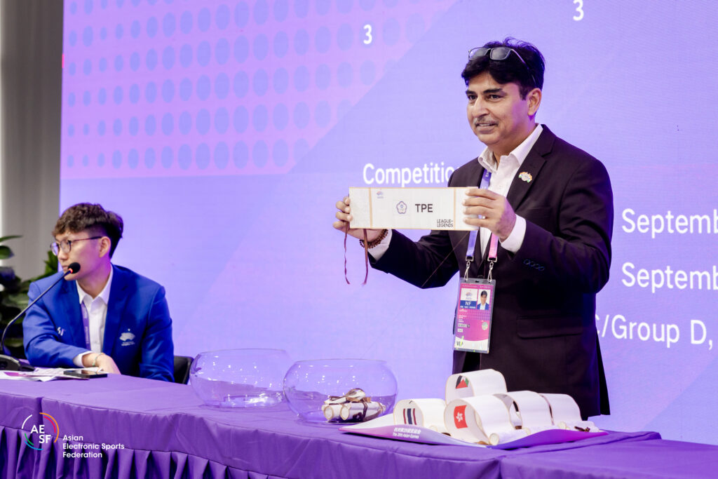 Mr.-Lokesh-Suji-Director-of-Esports-Federation-of-India-and-Vice-President-of-the-Asian-Esports-Federation-AESF-conducting-the-official-draws-for-Esports-at-the-Asian-Games-2022